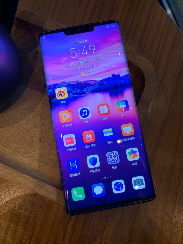 华为mate30pro翡冷翠色上手感受