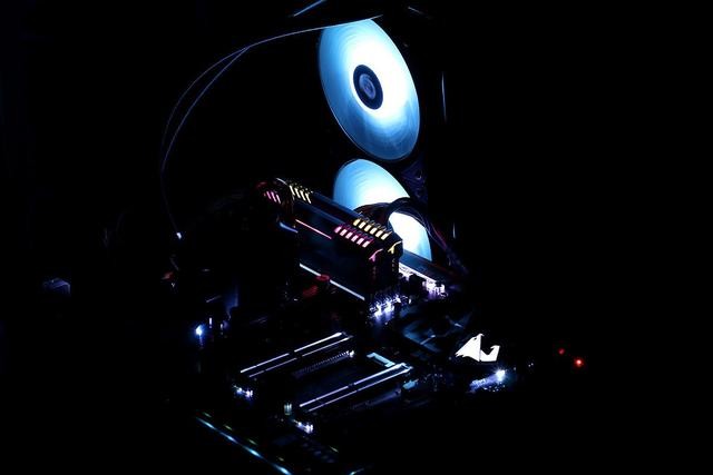 i5ɵi7˴ i5-8600K +  Z370 AORUS С