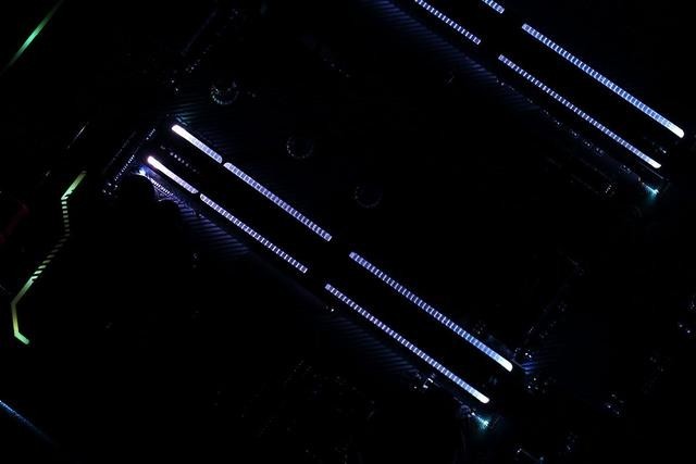 i5ɵi7˴ i5-8600K +  Z370 AORUS С
