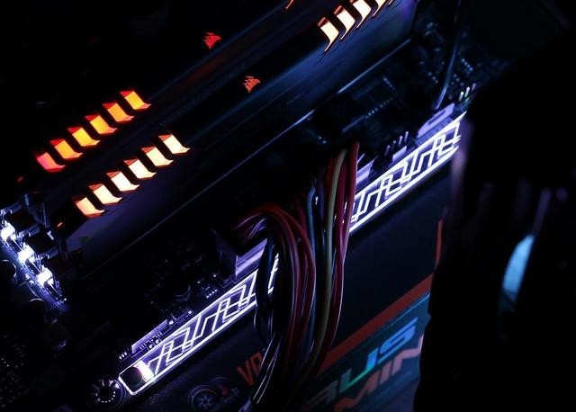 i5ɵi7˴ i5-8600K +  Z370 AORUS С