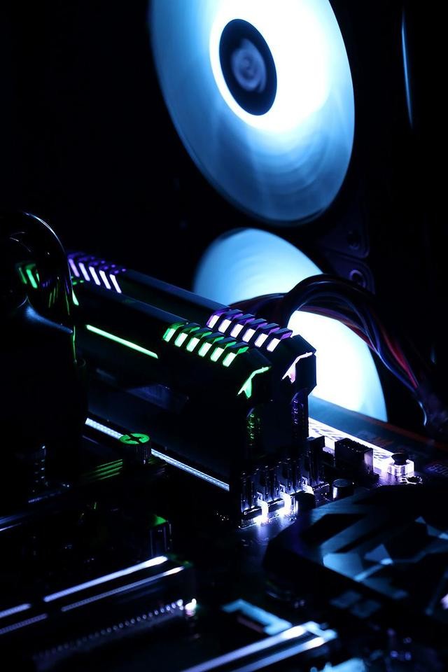 i5ɵi7˴ i5-8600K +  Z370 AORUS С