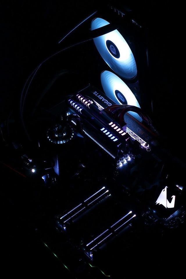i5ɵi7˴ i5-8600K +  Z370 AORUS С