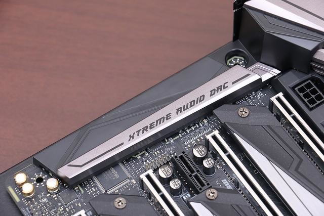 Intel i9-9900K 最强座驾?微星 MEG Z390 GODLIKE 主板上手玩