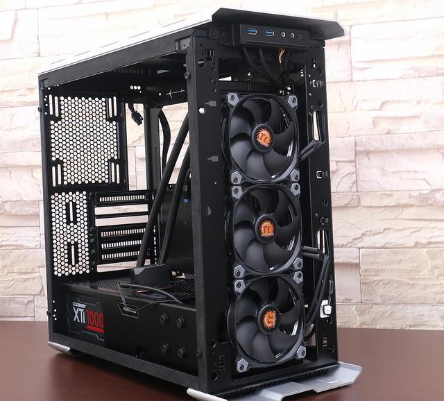 Intel i9-9900K 最强座驾?微星 MEG Z390 GODLIKE 主板上手玩