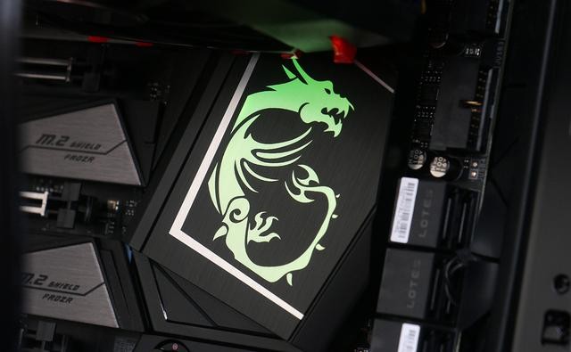 Intel i9-9900K 最强座驾?微星 MEG Z390 GODLIKE 主板上手玩