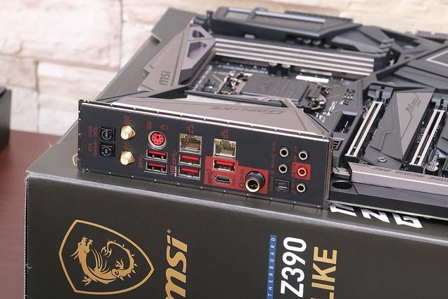 Intel i9-9900K 最强座驾?微星 MEG Z390 GODLIKE 主板上手玩