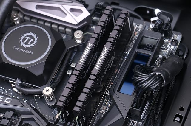 Intel i9-9900K 最强座驾?微星 MEG Z390 GODLIKE 主板上手玩