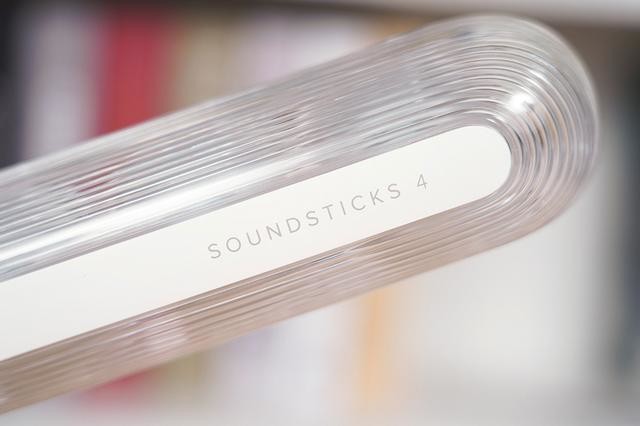 哈曼卡顿SoundSticks无线水晶四代音箱评测:玲珑时尚 震撼低音
