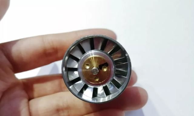 小米最牛男人玩具!三相直流无刷电机,10万转/分钟,不输航模