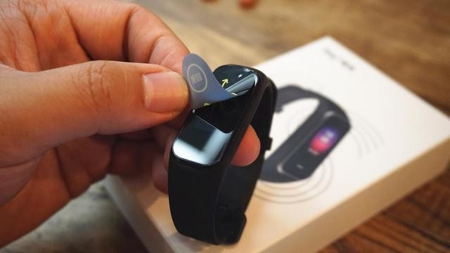 比小米手环体验更好，能控制米家产品、NFC、离线支付一个都不少
