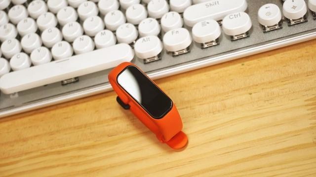 比小米手环体验更好，能控制米家产品、NFC、离线支付一个都不少
