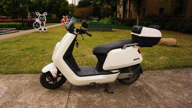 雷军又出一个新品,老司机必备,欢迎开车的来围观,售价199元