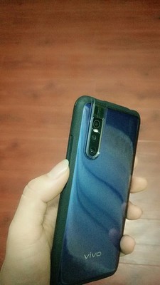 值得注意的一个点是,vivo s1 pro因为采用屏幕指纹识别技术的缘故