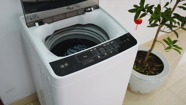 小米有品上线性价比洗衣机，售价不到800元，用户拉回家实测