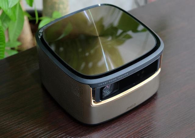 1500ansi流明,坚果v9给你真正的家庭电影院