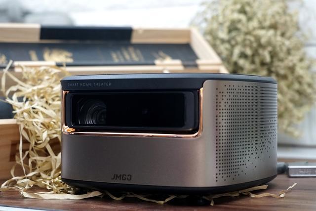 1500ansi流明,坚果v9给你真正的家庭电影院