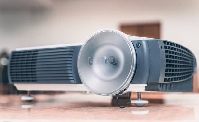 提升效率,降低长期成本的投影机:明基LX700激光商务投影机
