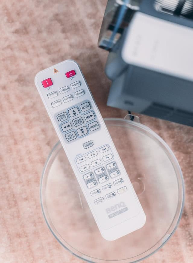 提升效率,降低长期成本的投影机:明基LX700激光商务投影机