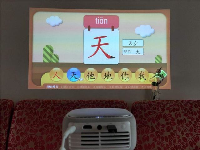 黄海波最新代言曝光,网友却在关注他手里这个小东西