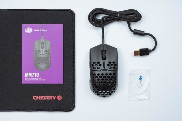 53克轻量化的洞洞鼠标,CoolerMaster MM710游戏鼠标