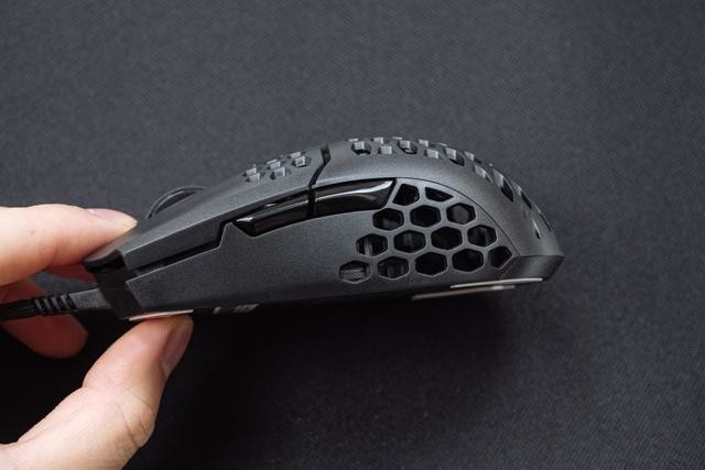 53克轻量化的洞洞鼠标,CoolerMaster MM710游戏鼠标