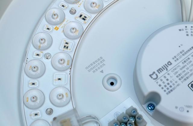 小米生态链推出可联网米家吸顶灯套装,自定义智能场景让家更智能