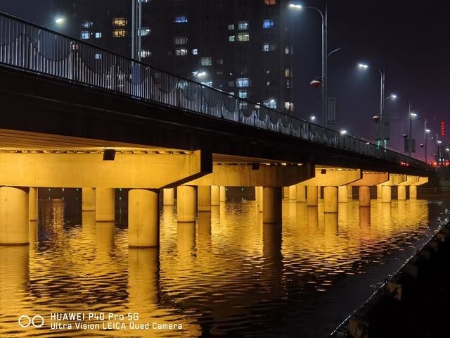 接下来我们测试华为p40 pro的夜景拍摄能力,众所周知华为p系列一度被