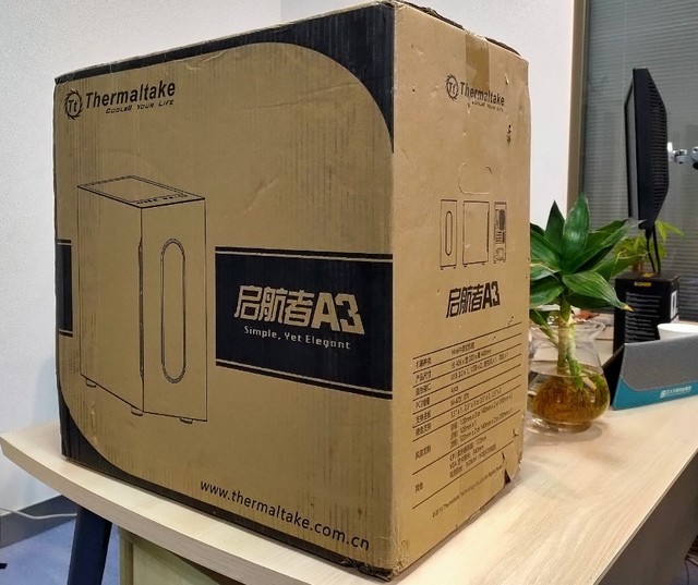 首先是机箱的外包装,这里就不再阐述了.