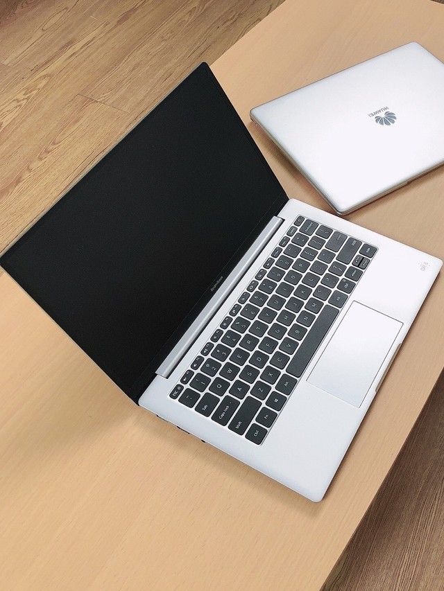 红米笔记本13.3寸,全面屏超级适合女生追剧-中关村在线头条