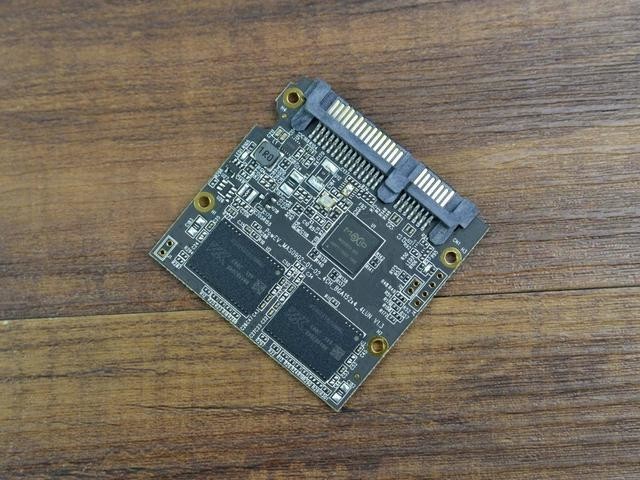 联芸主控+长江存储颗粒,纯国产固态硬盘光威弈系列Pro 512GB体验