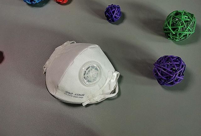 冠状病毒肆虐352自吸过滤式折叠口罩评测