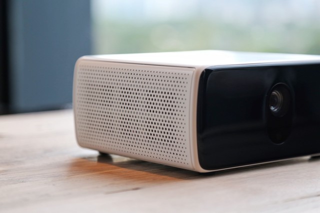 坚果c7 轻巧机身 随时随地享受巨幕投影