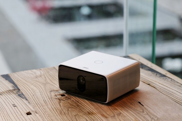 坚果c7 轻巧机身 随时随地享受巨幕投影