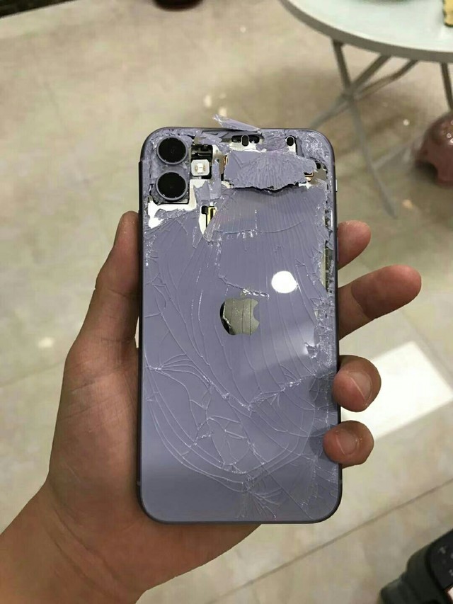 iphone11摔碎图 真实图片