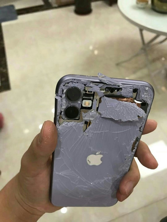 苹果11摔坏了图片图片