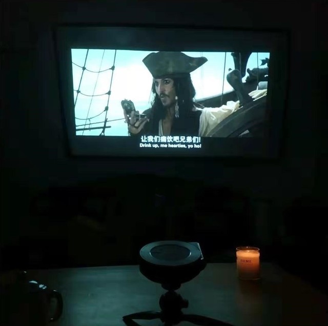 用坚果i6投影仪在家看电影真的太爽了