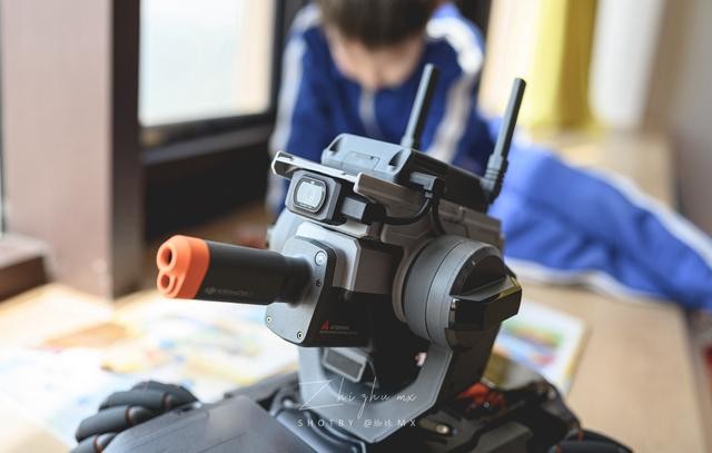 10秒学编程还能射水弹,大疆机甲大师S1上手,3499元贵吗?