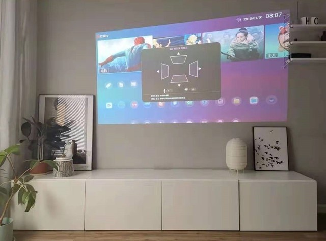 可以侧投的牛啤枕边投影仪