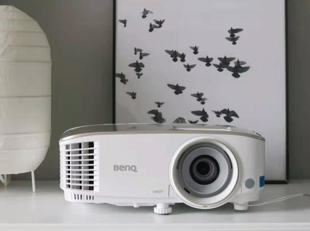 可以侧投的牛啤枕边投影仪