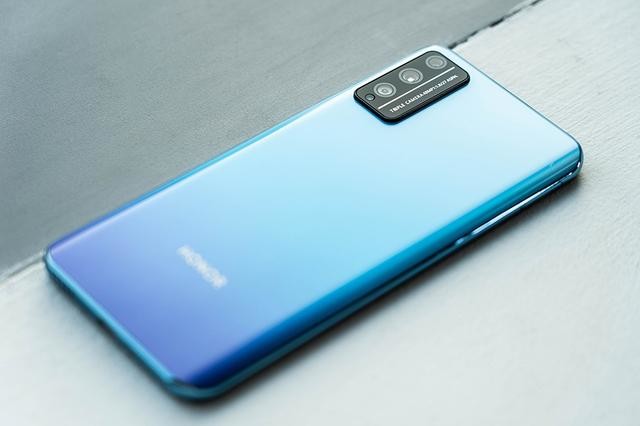 荣耀play4tpro测评轻薄还有高颜值高性能