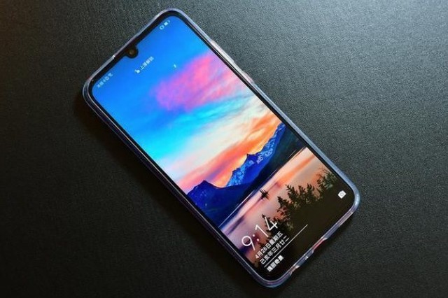 1599元小屏时尚手机荣耀20i开箱