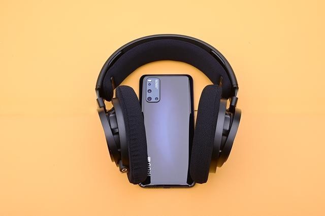 网课时代新选择,三段均衡音乐娱乐外带兼顾,入手飞利浦SHP9500