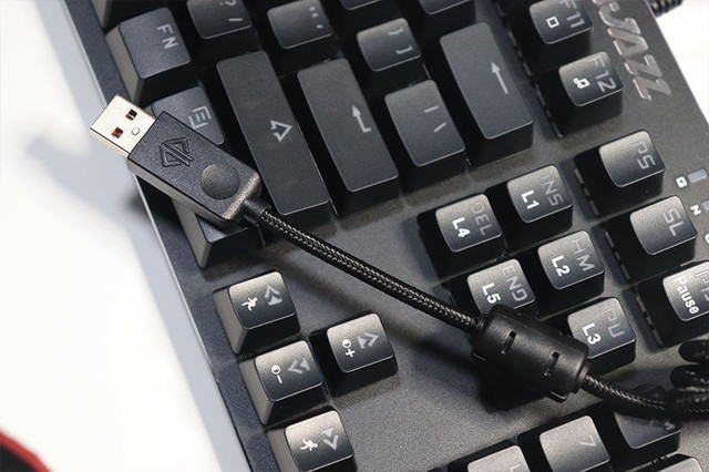 低成本电竞桌面?黑爵刺客iiak35i合金机械键盘