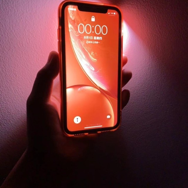 尼个珊瑚红苹果xr晚上开手电筒这颜值炸裂啊