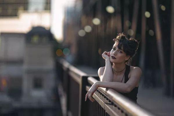 不到3K的徕卡镜头,国产七工匠75mm F1.25,享受极致虚化
