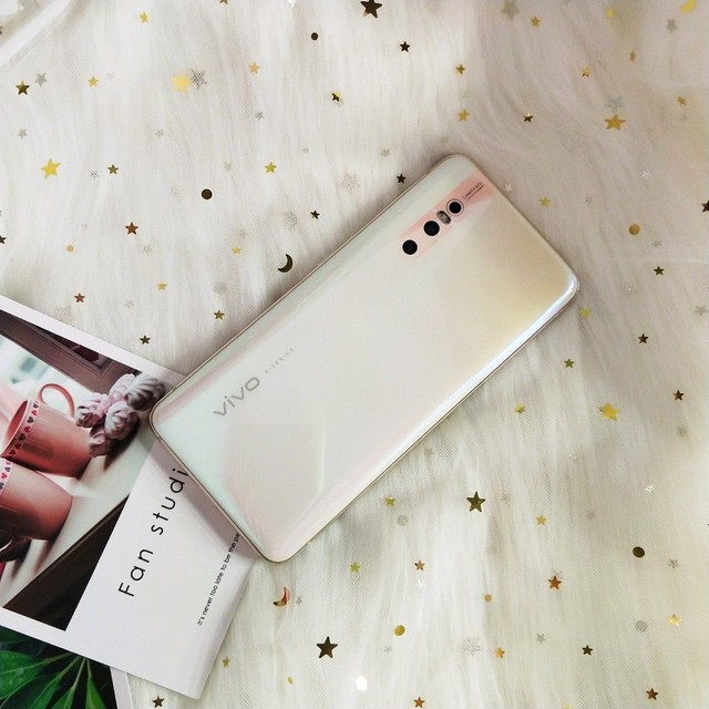 颜值党当然要买最漂亮的vivox27粉黛金了