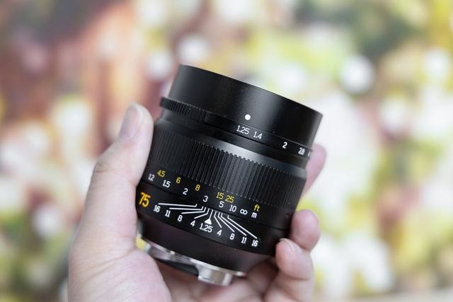 不到3K的徕卡镜头,国产七工匠75mm F1.25,享受极致虚化
