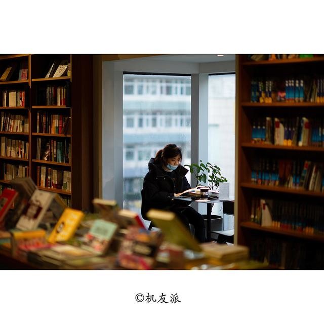 不到3K的徕卡镜头,国产七工匠75mm F1.25,享受极致虚化