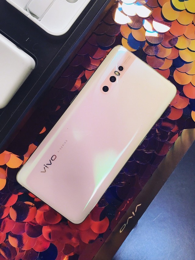 始于颜值拍照也超给力的安卓手机vivox27