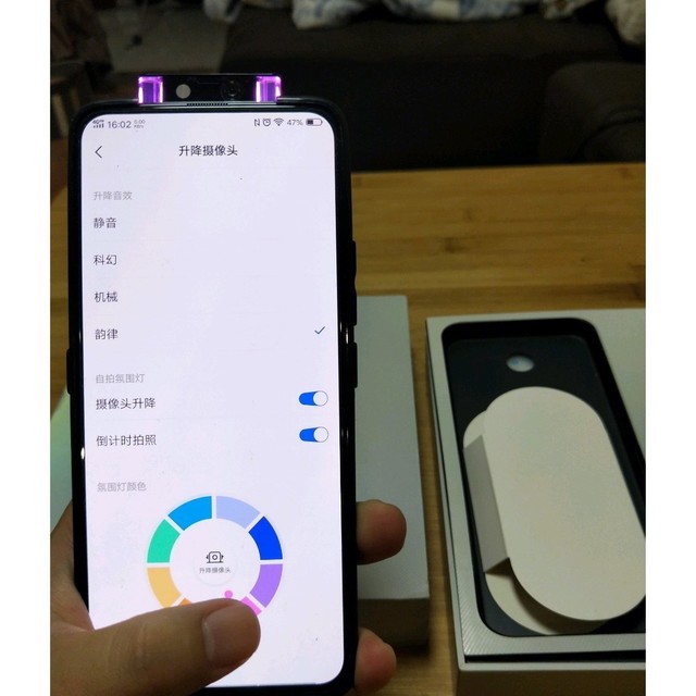下巴还是略宽,但是目前大家都是这样,本来想看oppo reno手机怎么样